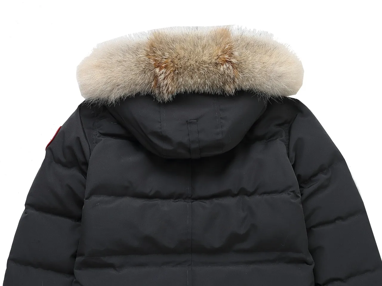 P840 Canada Goose Canada Goose #Expedition04 Parker, a treasure of Canadian origin! Limited supply worldwide! Canada Goose Model 04 is a top-notch couple model. The polar cold-proof outdoor series fur collar detachable hooded parka down jacket is the first Goose in 2024. I hope my partners will like it. Peak quality. I hope everyone can identify it together! The most popular cool items of the Big Goose family in 2024 are online. The same popular product of Yi Yang Qianxi is said to be a joint limited edition Big Goose that cannot be bought in autumn and winter. If you dislike the sameness of the Big Goose in the past, then this model will definitely give you a different experience! This year's most powerful couple's collection for autumn and winter is online, a top-notch luxurious ready-to-wear style, paired with an outdoor warm down jacket with great style and charm! The most standard and classic items of the Daye family in the past two years are equipped with unique reflective stripes for embellishment, which further shows the high-end fashion performance effect. With the embellishment of hardware buckles, it has excellent performance effect. The upper body is clean, simple and elegant, even for urban leisure. It is suitable for various occasions. Designed with large pockets, this model has a large capacity and is equipped with reflective stripes, making it safer at night. It is suitable for various adventure activities. It is made of windproof and waterproof technical materials. The interior is filled with full white duck down, which is absolutely cold-proof and warm. It also has a stand-up collar design and fine fluff at the collar, with meticulous attention to detail! The charm of this model is also more spiritual, and the upper body has more temperament and specifications. It perfectly shows the ultra-high standard of fashionable performance of this model, integrating outdoor and life, and you can even create high-street wear! The most pinnacle limited-edition goose that we have presented so far, both in terms of design and detailed materials, it is completely outstanding. The grand and evergreen version design is matched with cool reflective elements. The overall appearance can be said to be quite high, and it has that kind of powerful outdoor performance! It combines high-end casual attributes with high-street style. It is high-grade, domineering, warm, and beautiful. The visibility of the upper body is quite strong, and the configuration of the owl element is highly brand-recognizable. The overall brand performance and visual effects are fully enhanced, and it also has the high-end sense of fashion and fashionable performance. It is a must-buy product because this is the most awesome down brand on the earth and one of Canada's three national treasure brands. It is also a very sentimental down luxury brand. In the field of polar cold-proof clothing, goose has made an irreplaceable contribution.. SIZE: XS S M L XL XXL Color: black, off-white, red, navy blue, gray
